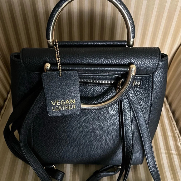 MYSTIQUE~100% VEGAN~ BLACK HANDBAG~BACKPACK~NWOT - Picture 9 of 16